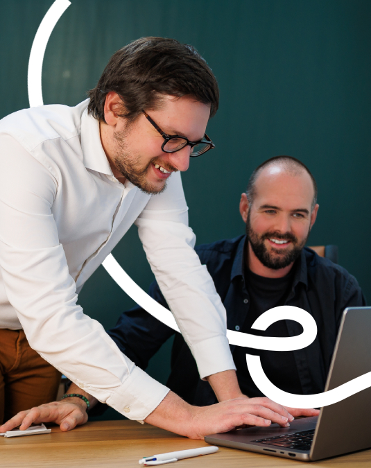 Romain et Julien, recruteurs au sein du cabinet de recrutement développement durable Liane RH